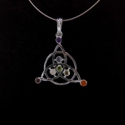 Colgante Trisqueta Celta con Minerales de los Chakras - Baño de Plata