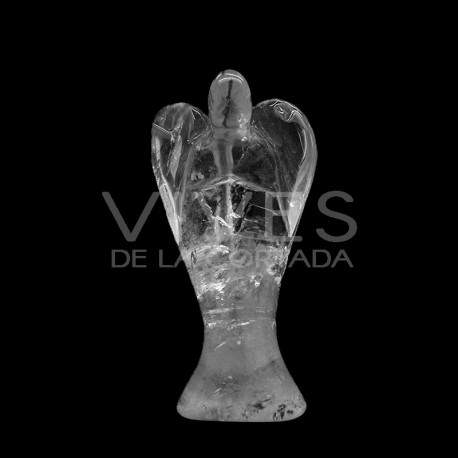 Angeles tallados en cuarzo blanco.