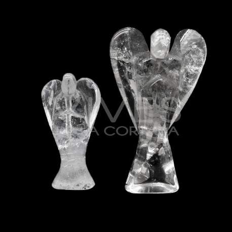 Angeles tallados en cuarzo blanco.