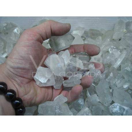 pontas de quartzo branco pequeno e rugoso