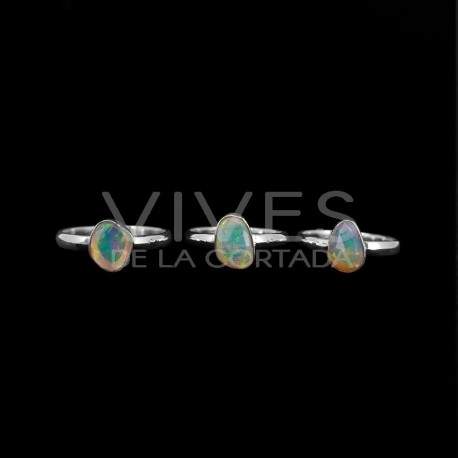 Anillo de Ópalo Facetado Pequeño en Plata de Ley 925