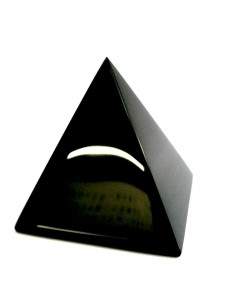 Pequena pirâmide de obsidiana