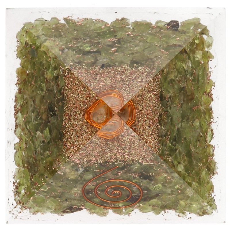 Piramide di Peridoto in Resina con Spirale 7x7cm
