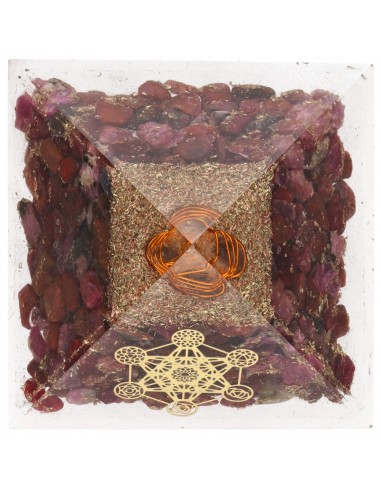 Pyramide en résine rubis avec...