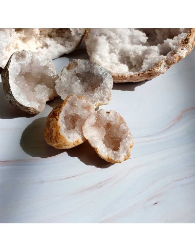 Grande géode de quartz blanc