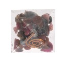 Pyramide de saphir multicolore en résine avec spirale 3x3cm /___\N- La pyramide de saphir multicolore en résine avec spirale 3x3