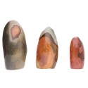 Formes en jaspe polychrome poli