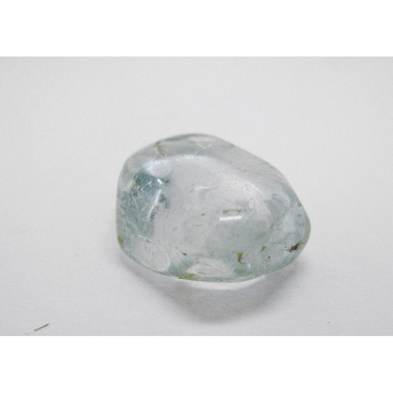 Rodado de topacio azul, pieza entre 6 y 10 gramos. 