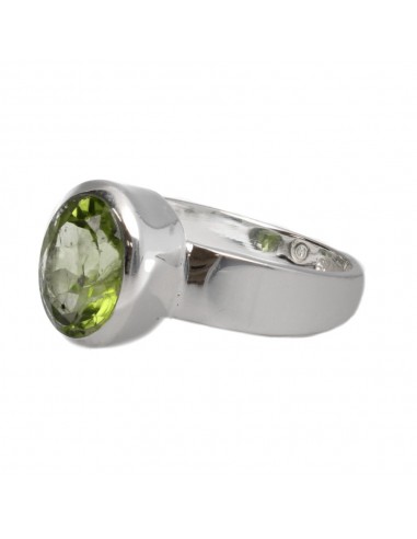 Anello ovale di peridoto in argento...