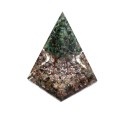Pirâmide de Orgonite Turmalina Multicolorida em Resina com Árvore de Esmeraldas