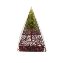 Piramide Orgonite di Rubino in Resina con Albero di Peridoto