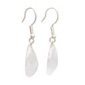 Brincos de gota de quartzo branco com banho de prata