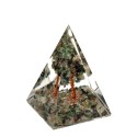 Pirâmide de Orogonite Esmeralda em Resina com Árvore 4x4cm