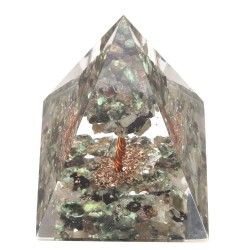 Pirâmide de Orogonite Esmeralda em Resina com Árvore 4x4cm