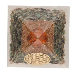 Piramide Orgonita di Smeraldo in Resina con Fiore della Vita 7x7cm