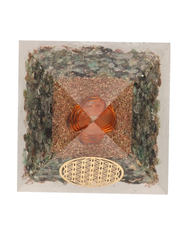 Pyramide d'émeraude en résine avec...