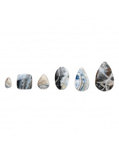 Cabochon di Scheelita Blu