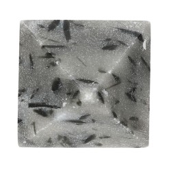 Pyramide de Quartz avec Tumaline Verte