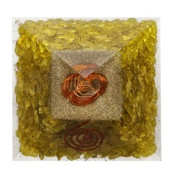 Piramide Orgonita di Quarzo Tinto in Resina con Spirale 7x7cm