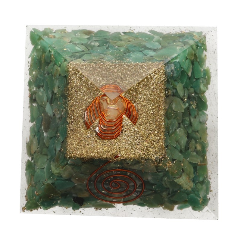 Piramide Orgonita in Giada Verde in Resina con Spirale 7x7cm