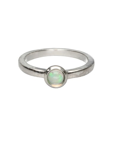 Anello cerchio con piccolo opale in...
