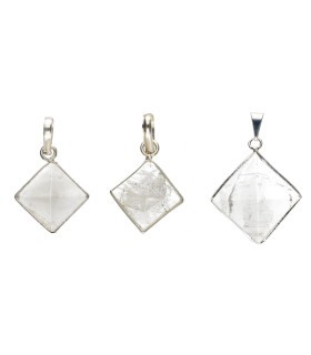 Petit pendentif pyramide de quartz en plaqué argent
