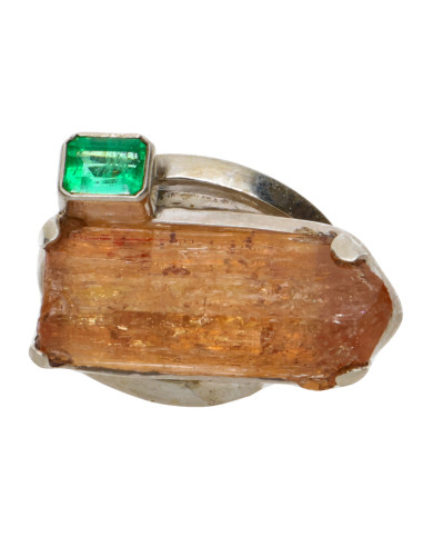 Anillo de Imperial Topaz with Emerald...
