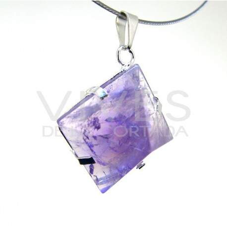 Pingente de pirâmide com grampos de amatsita