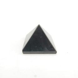 Pirámide de Shungit Pequeña Pulida 2,5x2,5cm