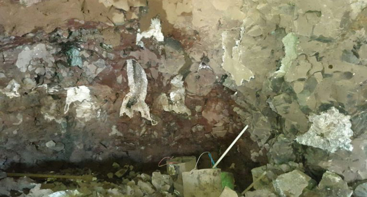 pared de interior de una mina de cuarzo