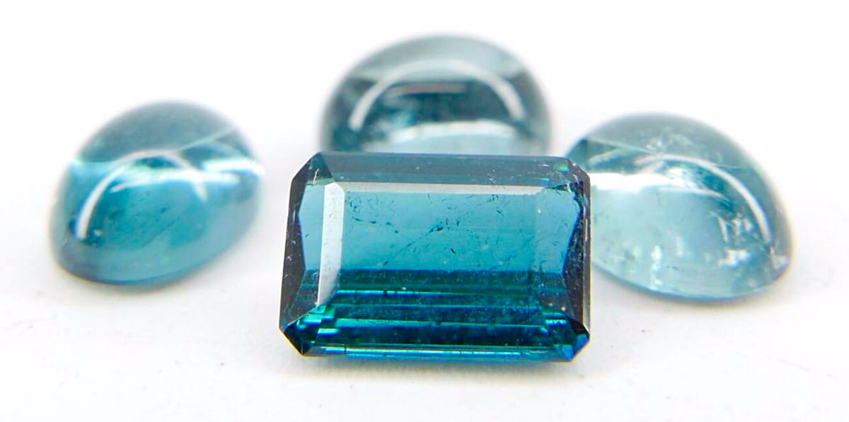 Turmalina Azul - 2 (Silicatos - ciclosilicatos)